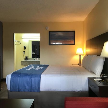 Days Inn By Wyndham Greensboro Airport Dış mekan fotoğraf