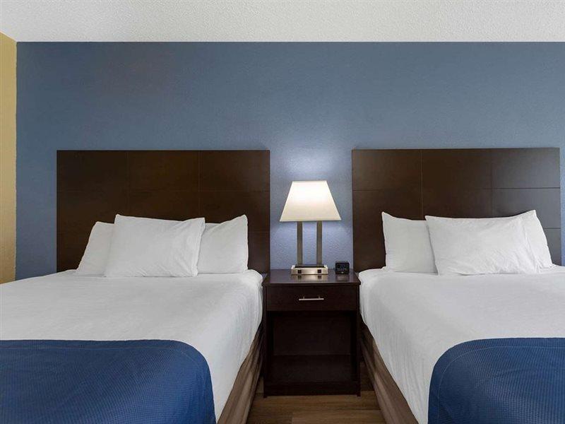 Days Inn By Wyndham Greensboro Airport Dış mekan fotoğraf