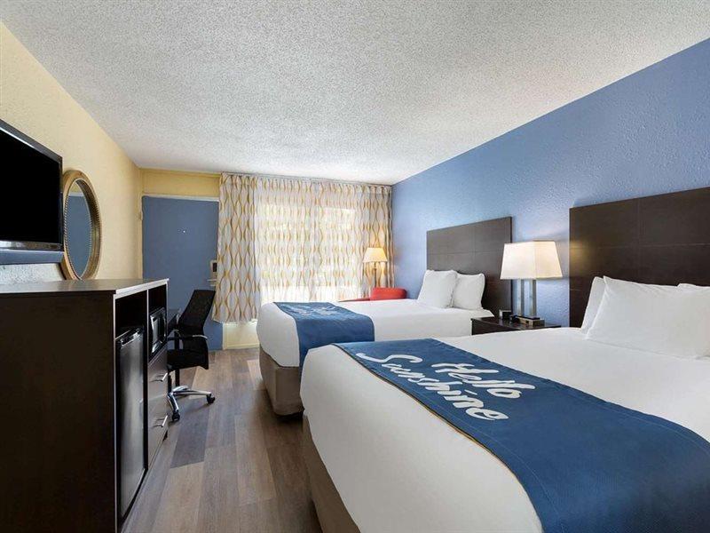 Days Inn By Wyndham Greensboro Airport Dış mekan fotoğraf
