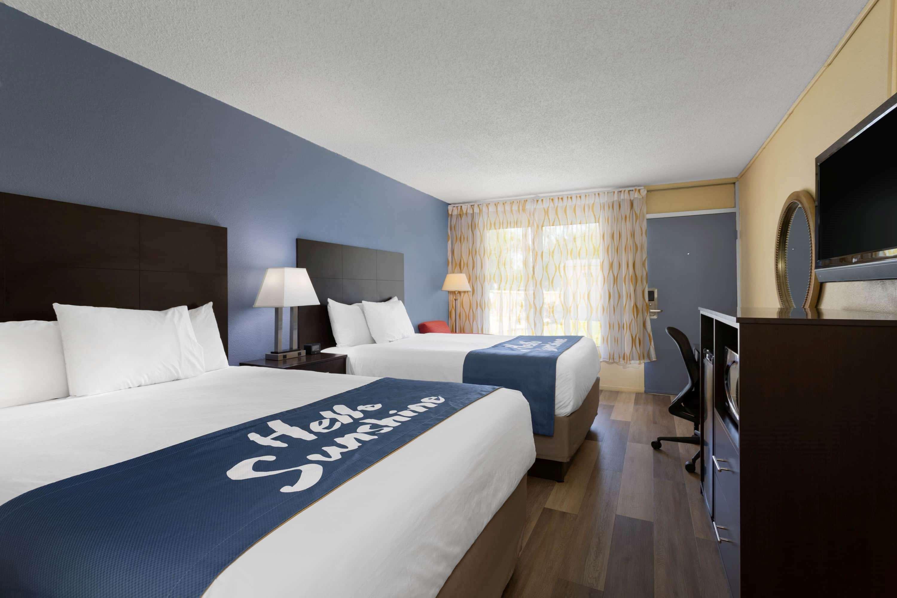 Days Inn By Wyndham Greensboro Airport Dış mekan fotoğraf