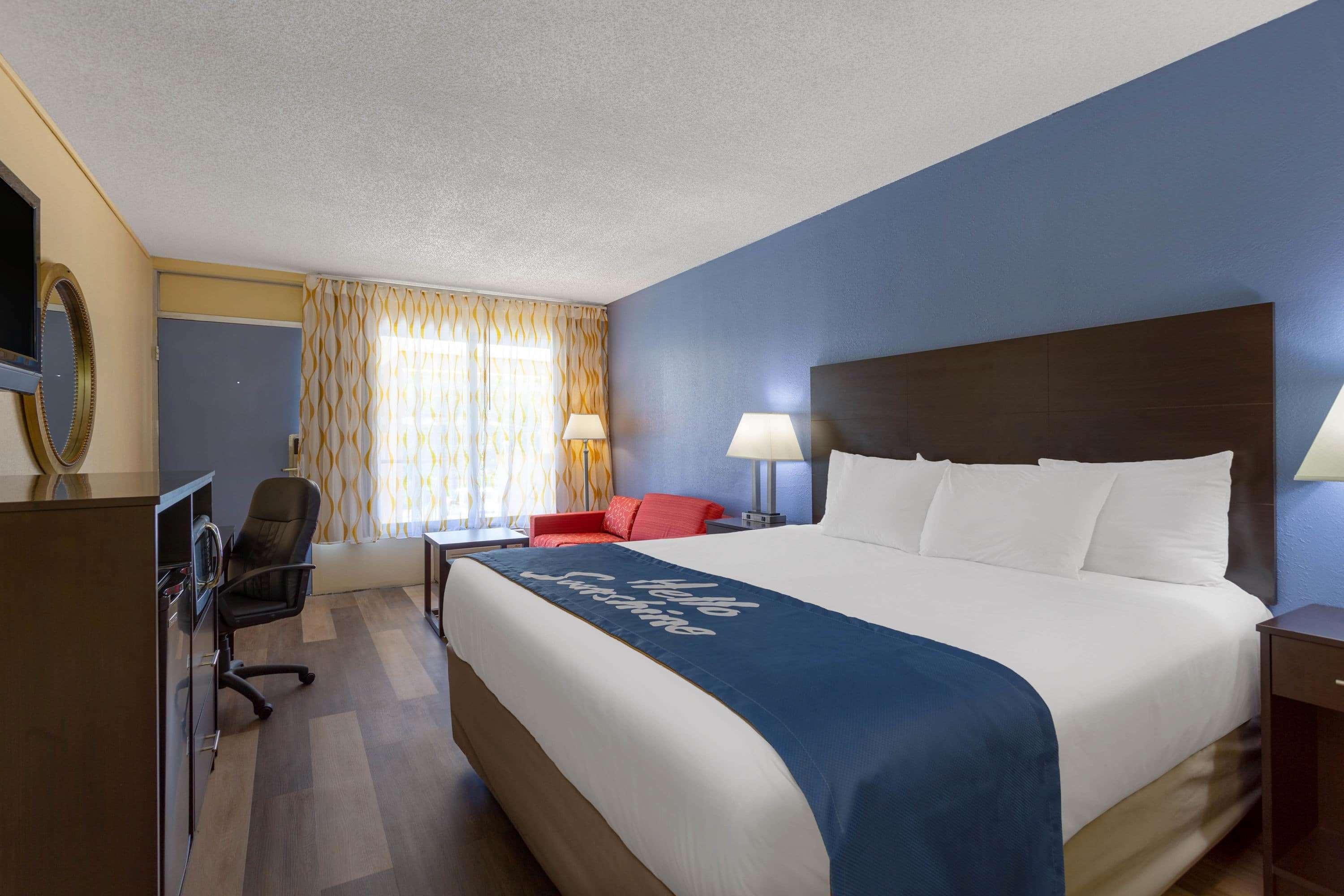 Days Inn By Wyndham Greensboro Airport Dış mekan fotoğraf