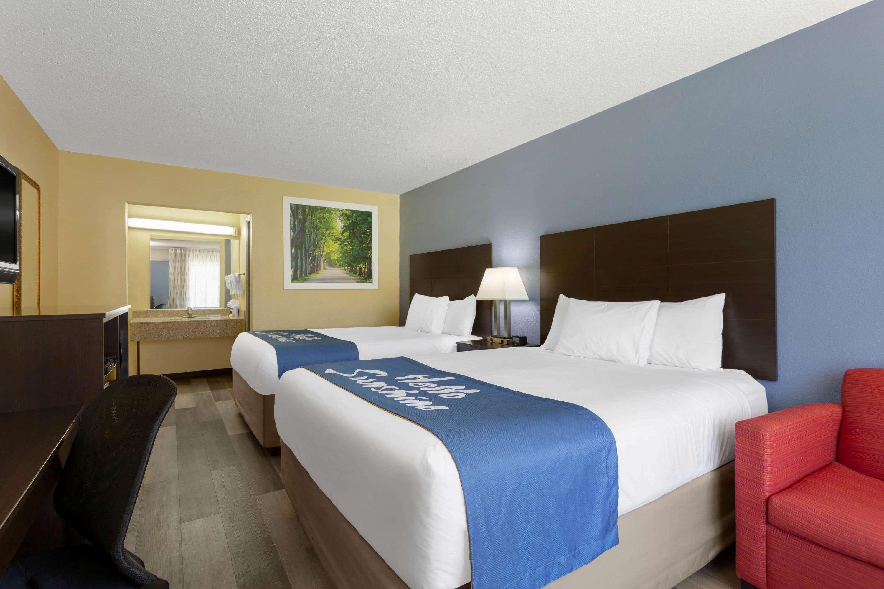 Days Inn By Wyndham Greensboro Airport Dış mekan fotoğraf