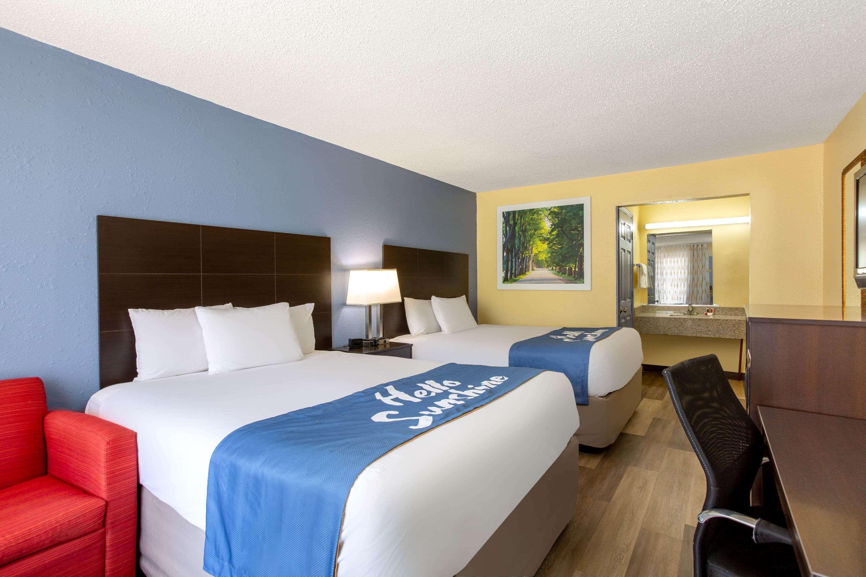 Days Inn By Wyndham Greensboro Airport Dış mekan fotoğraf