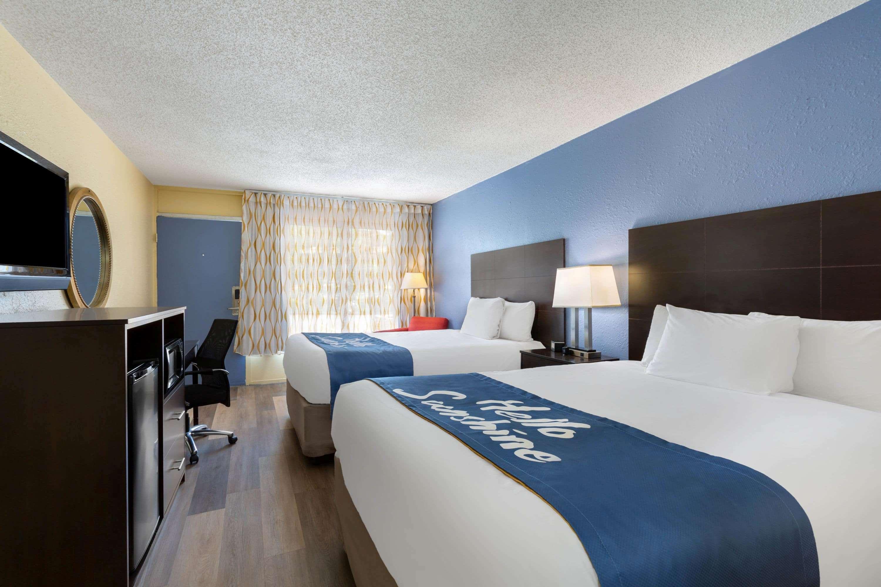 Days Inn By Wyndham Greensboro Airport Dış mekan fotoğraf