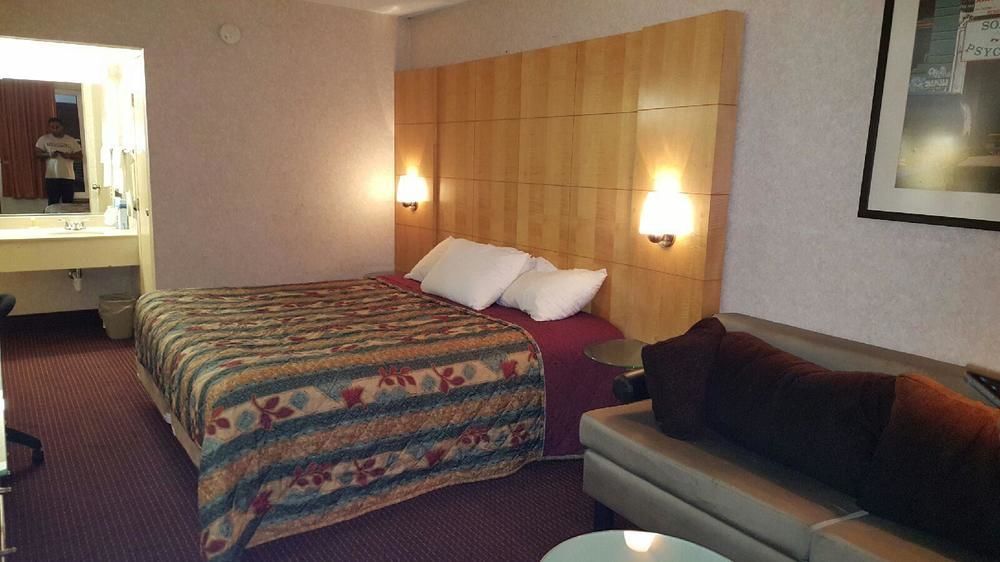 Days Inn By Wyndham Greensboro Airport Dış mekan fotoğraf