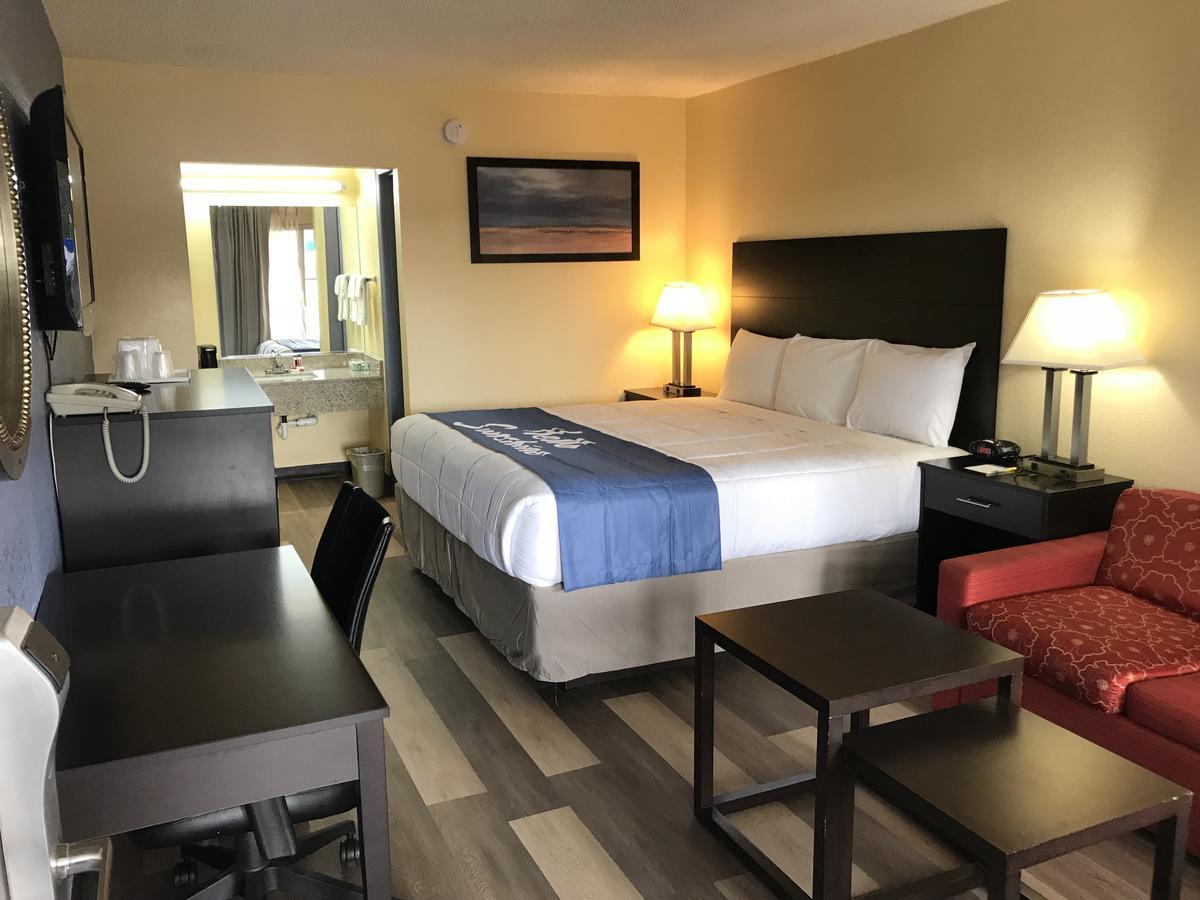 Days Inn By Wyndham Greensboro Airport Dış mekan fotoğraf